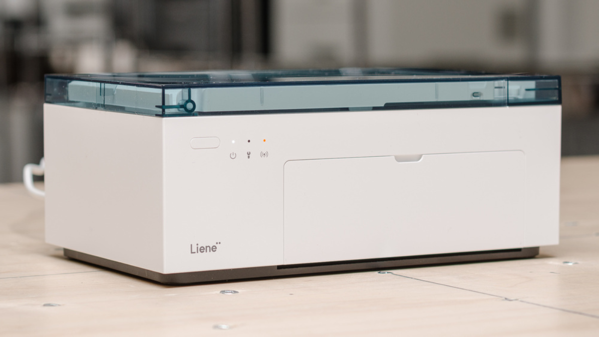 Heat and dye sublimation are the methods used by the Liene Amber M100 instant photo printer to create images